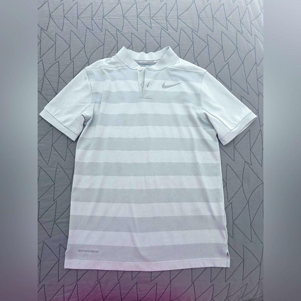 Nike boys size small golf shirt zonal cooling